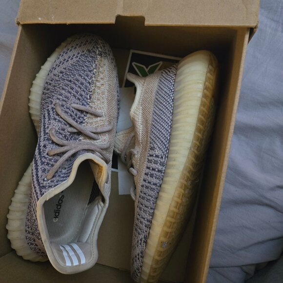 Yeezy Boost 350s main image 4